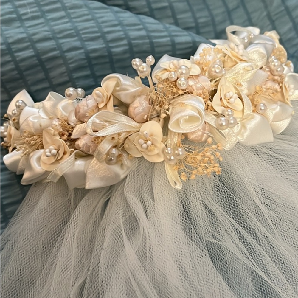 Source Unknown Champagne and Ivory Pearl Floral Bridal Headband